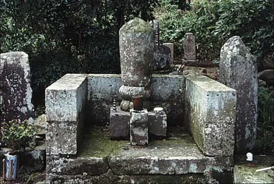 Nanpo Bunshi Grave