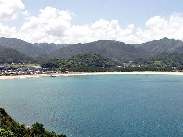 Shiratsuruhama Beach