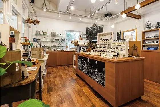 Petaruna Chatan Sunset Store