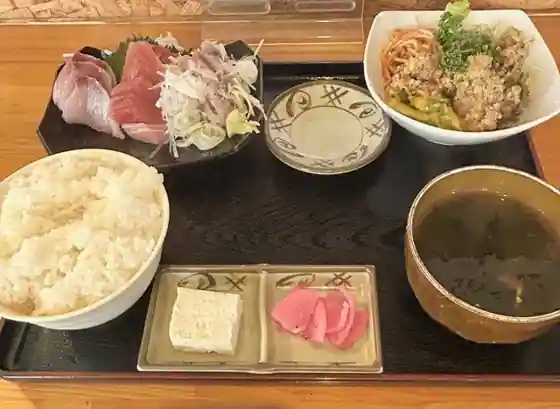 しょうえい食堂