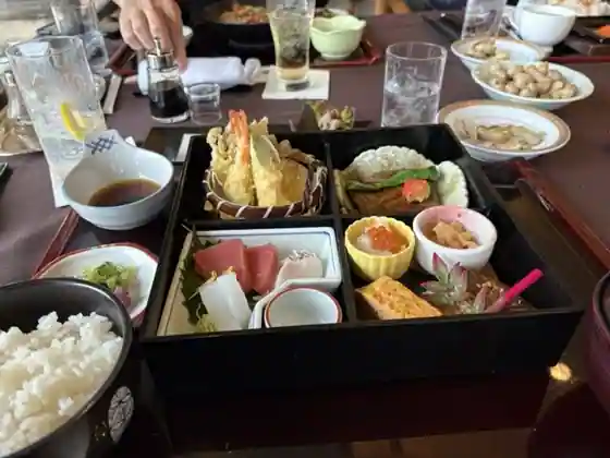 Kameriahiruzukantorikurabu Restaurant