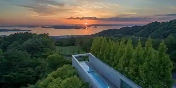 Setouchi Retreat Aonagi by Onko Chishin