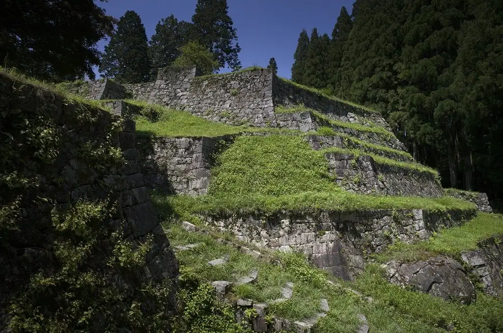 Iwa Village Castle Ruins