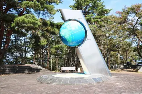 40°N Symbol Tower