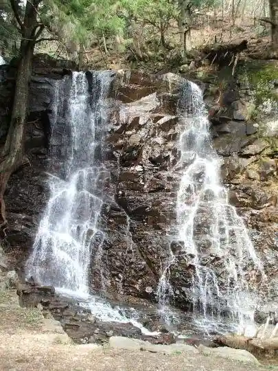 Haha no Shirataki Falls