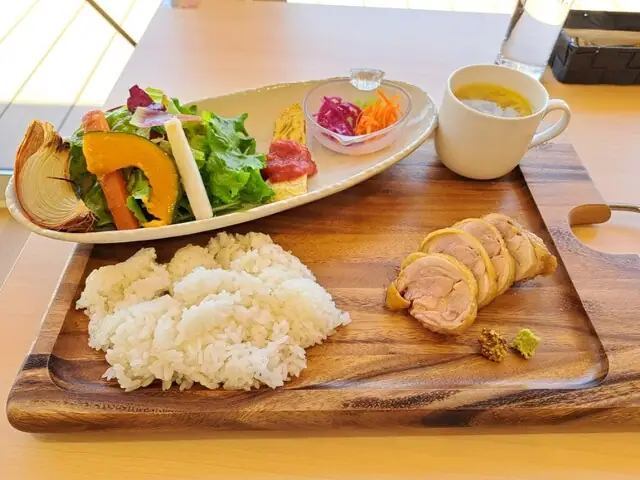 Hatake Nomieru Restaurant Earth