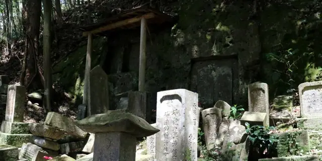Niida Twin Amida Raigo Rock Carving