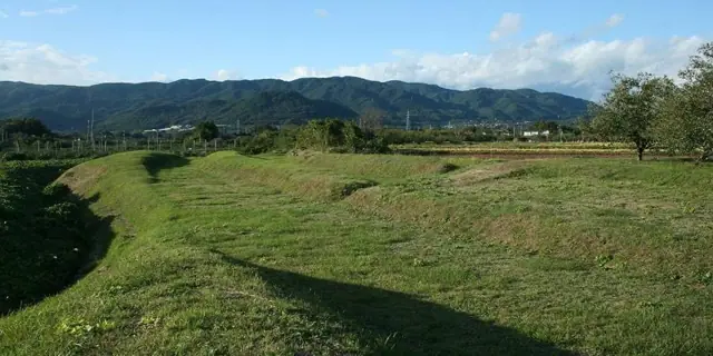 Atsukashiyama Earthworks (Shimofutaebori)