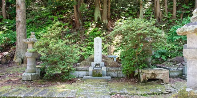 Graves of the Akita Lords