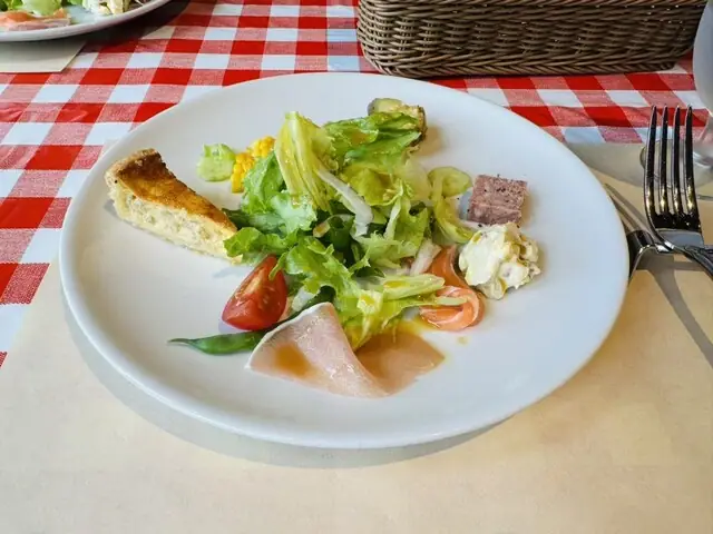 Petit Lisiere Western Kitchen