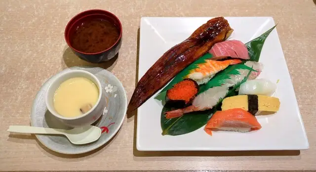Sushino Sato Toro Ichi Cho