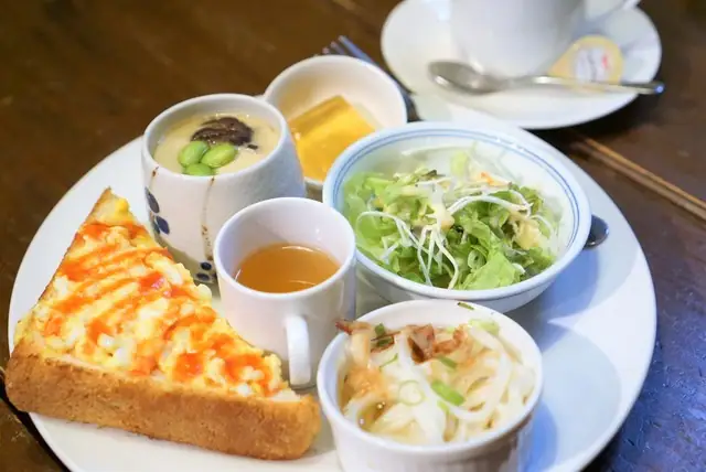 Dining Cafe Bado