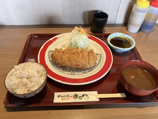 Yawarakatonkatsu Shiawase Ya Sakato