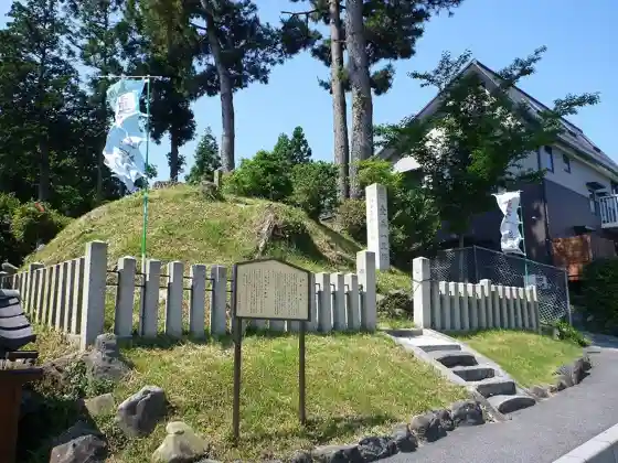 Tarui Milestone Mounds and Teahouse