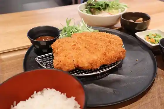 Nagi no Ki Terasu (Kyushin Raku Village Mai no City)