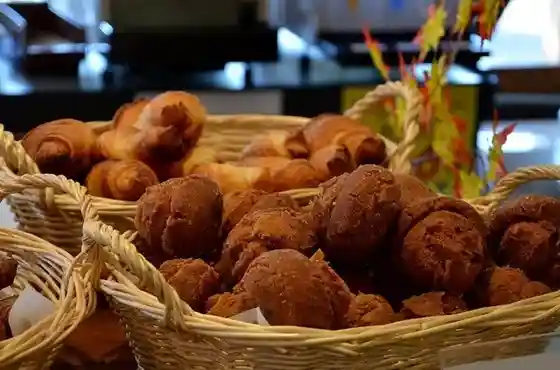 Den'En Plaza Bakery