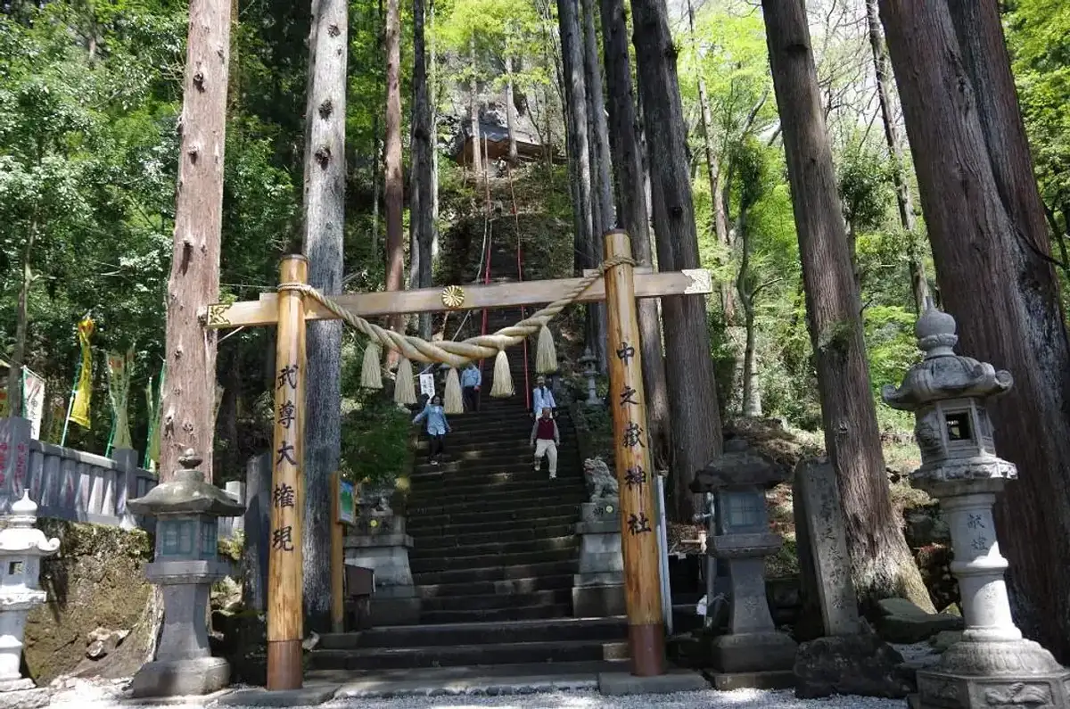 Naka Yuki Gaku Shrine