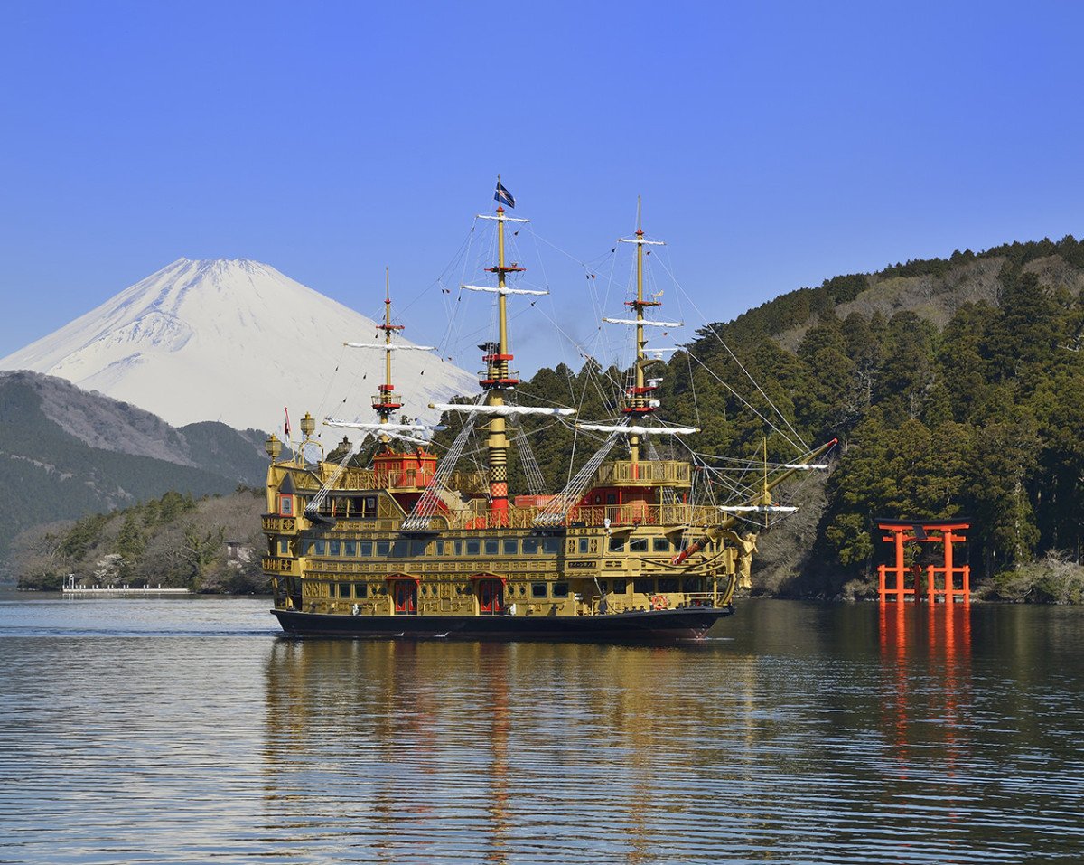 Hakone Pirate Ship