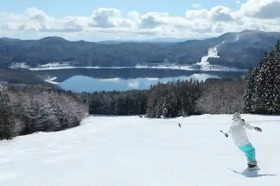 White Resort Hakuba Sanosaka ski area known for 100 percent natural snow and powder runs including the New Paradise course.