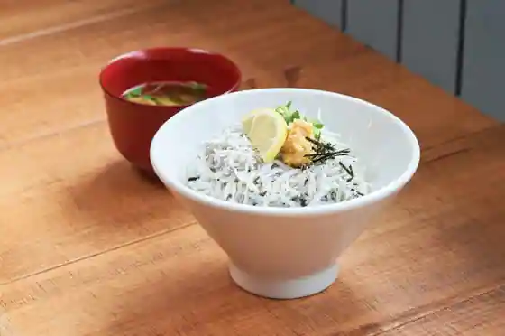 津田宇水産 レストラン