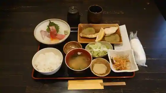 めのじや