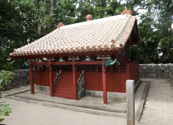 Gongendo and Nio Statues