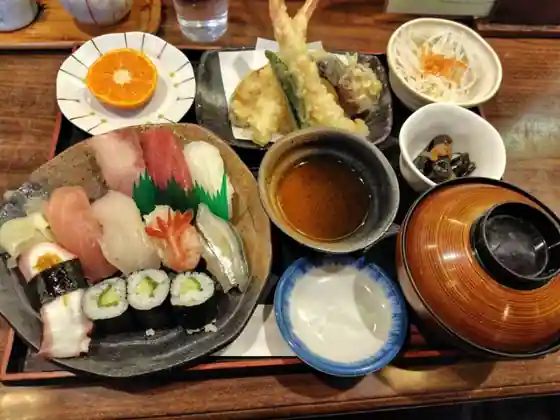 Sushi Kaiseki Ryo Mon