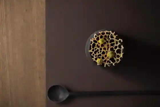 Installation Table ENSO L'asymetrie du calme