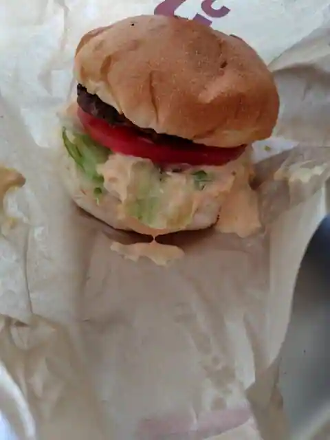 Jieijiei Burger & Sandoitchi Kawakita