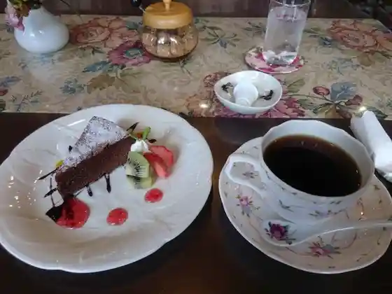 カフェ・ヌーン