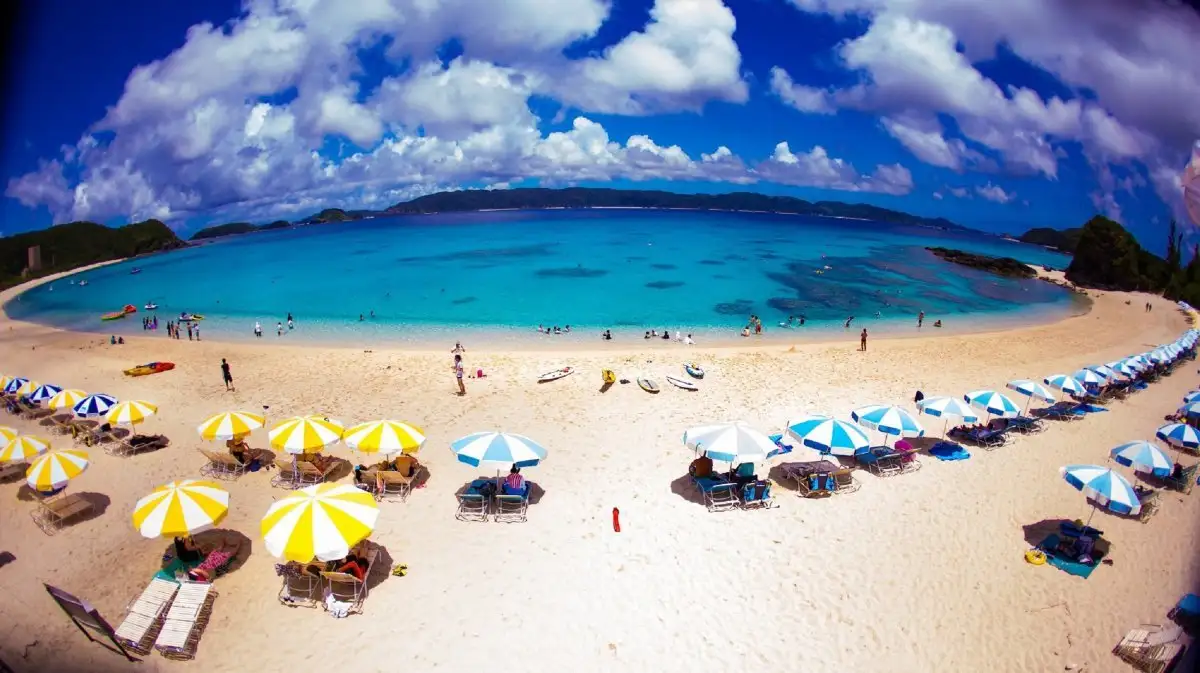 Furuzamami Beach