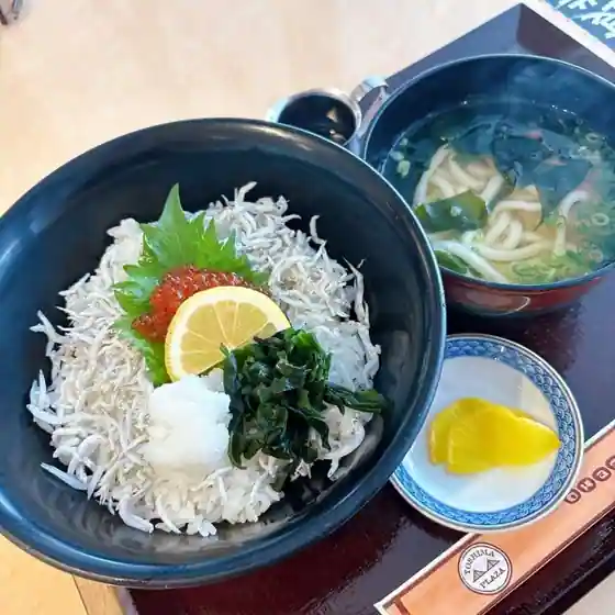 与島PAフードコート