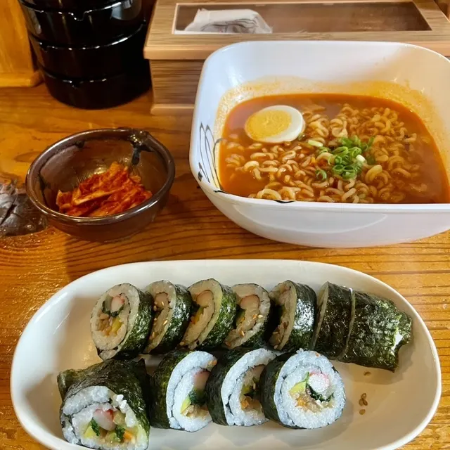 ナリ食堂
