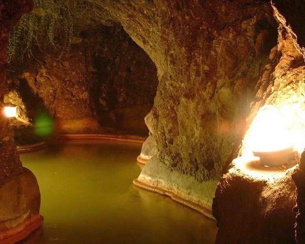 Yurakutei Great Cave Inn