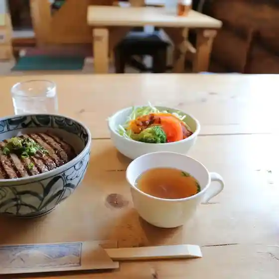 三股山荘