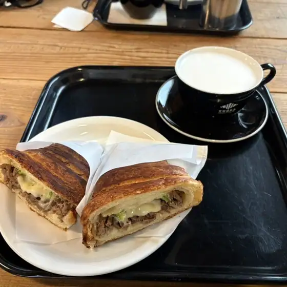 ゼブラ コーヒーアンドクロワッサン 津久井本店