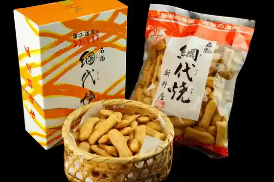 Kogyo Beika no Ishizue Wo Kizui Ta Meiji Umare no Osembei, Meibutsu (Ajiro Yaki (Ajiroyaki))