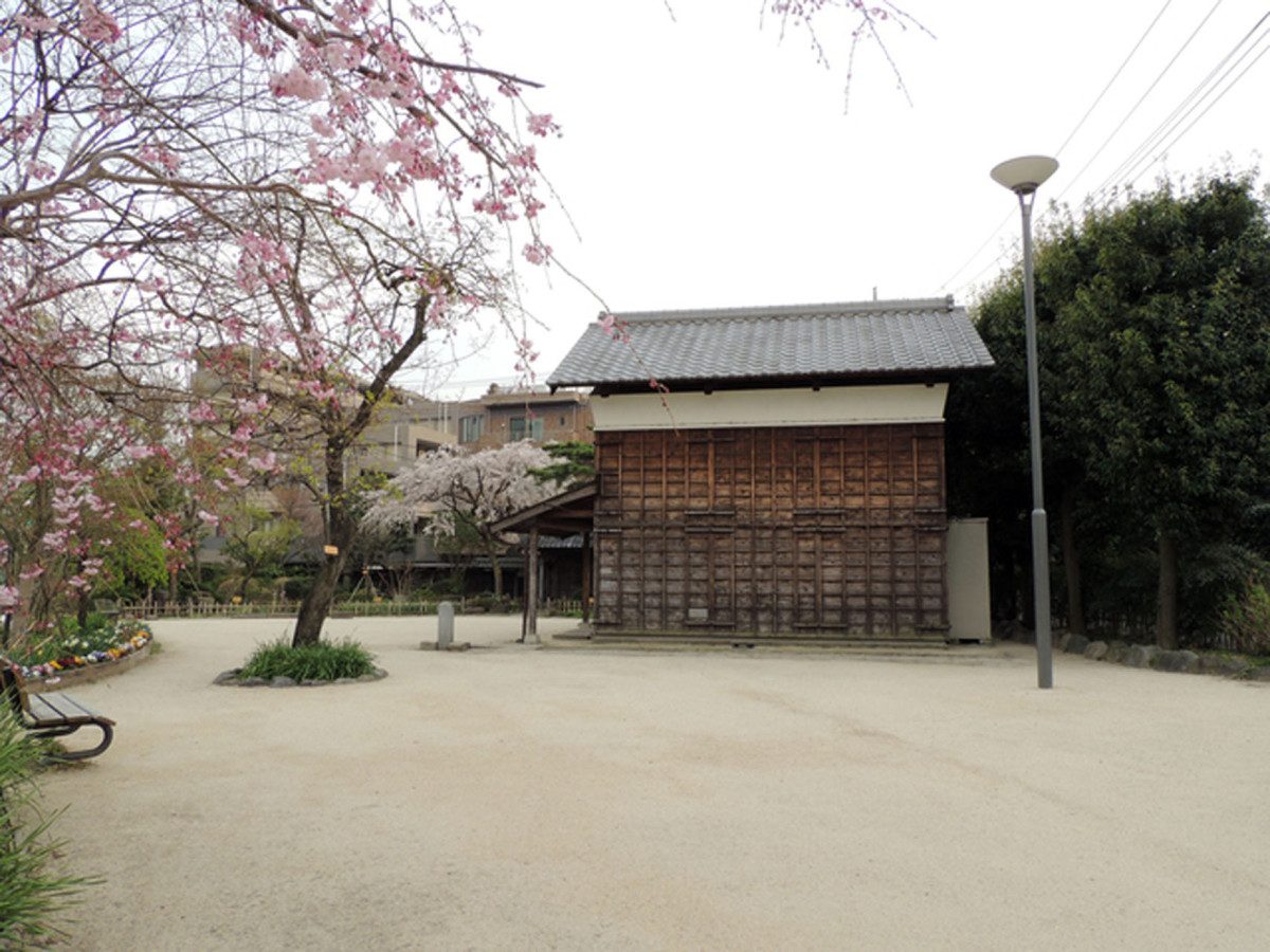Hisamoto Yakuimon Park