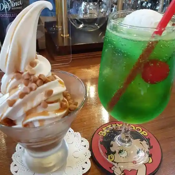 カフェ アールエスティー