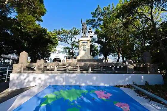 Statue of Kyuzo Toyama and Toyama Memorial Hall