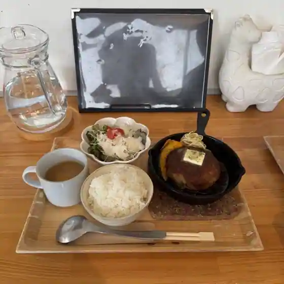 CAFEandBEEF Karu.