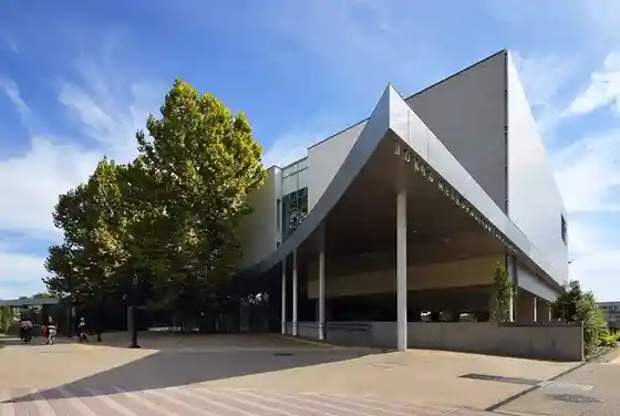 Tokyotoritsu Tama Library