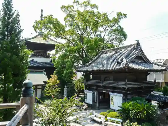 Tatsue-ji main gate and pagoda, Shikoku pilgrimage temple 19, Komatsushima