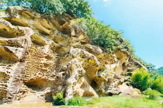 Takaike no Mushikui Iwa