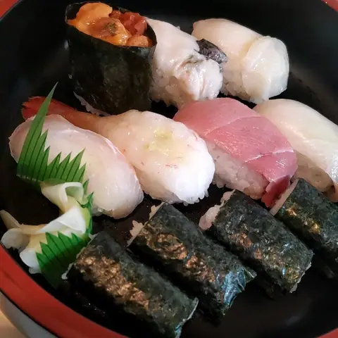 Hebi no Me Sushi