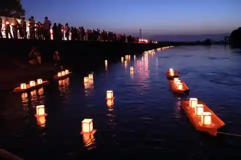 Aseishi River Lantern Floating