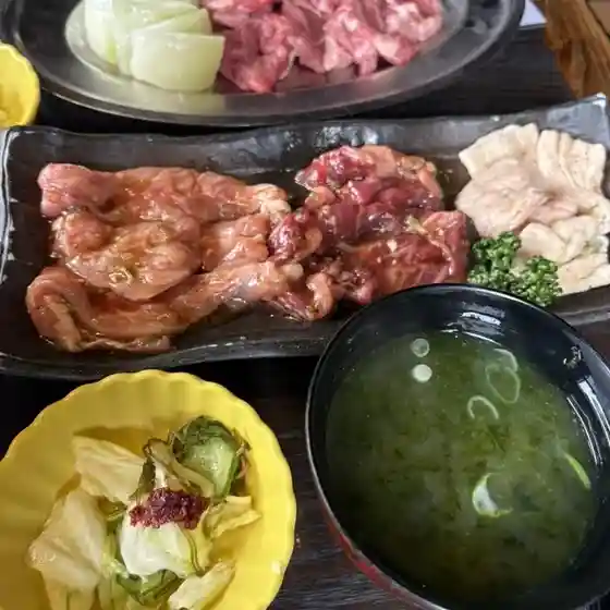 焼肉菜包 朴然 運動公園通店
