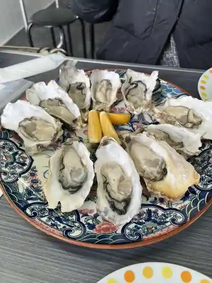 漁師直営牡蠣小屋 with 小さな釣り堀