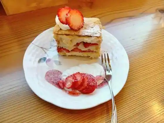 Cafe Raku Kaori