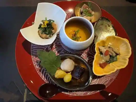 日本料理 鳥羽別邸 華暦